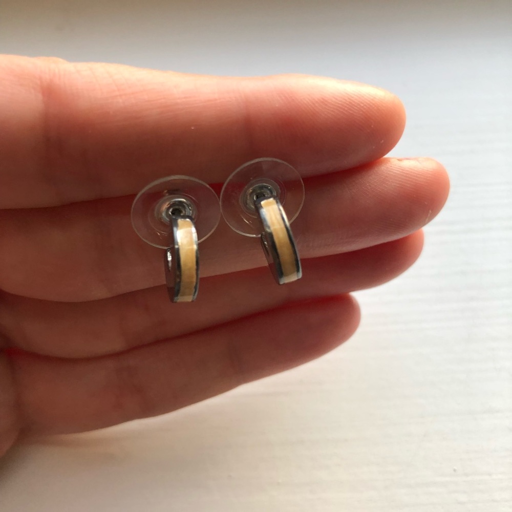 Vintage gold & cream enamel hoop stud earrings - Picture 3 of 6